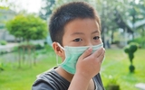 Học sinh Trung Quốc chết trong giờ học thể thao, bởi đeo khẩu trang? Ý kiến khác nhau của các chuyên gia. Học sinh Trung Quốc chết trong giờ học thể thao, bởi đeo khẩu trang? Ý kiến khác nhau của các chuyên gia.