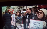 Nhóm biểu tình trước tòa London phản đối vụ 'nô lệ hiện đại'