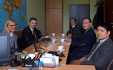 Câu chuyện đầu năm, một chuyến thăm những người Việt bị tạm giữ. Câu chuyện đầu năm, một chuyến thăm những người Việt bị tạm giữ.