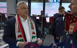 Chiếc khăn quàng gây bão của thủ tướng Orban