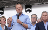 Donald Tusk trong cuộc chiến với vị thánh lãnh tụ (ajatollah) của đảng PiS Donald Tusk trong cuộc chiến với vị thánh lãnh tụ (ajatollah) của đảng PiS
