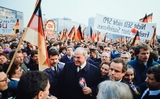 Helmut Kohl viết về sự kiện sụp đổ Bức tường Berlin Helmut Kohl viết về sự kiện sụp đổ Bức tường Berlin